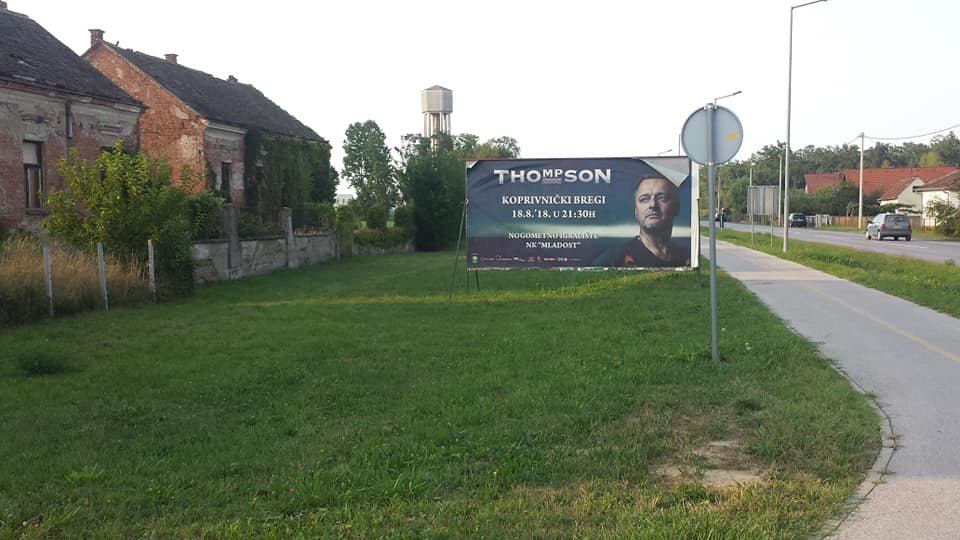 Reklamiranje Thompsona ispred prvog ustaškog logora "Danica" kod Koprivnice
